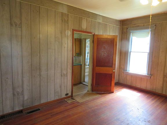 2nd image of 507 Cottage St