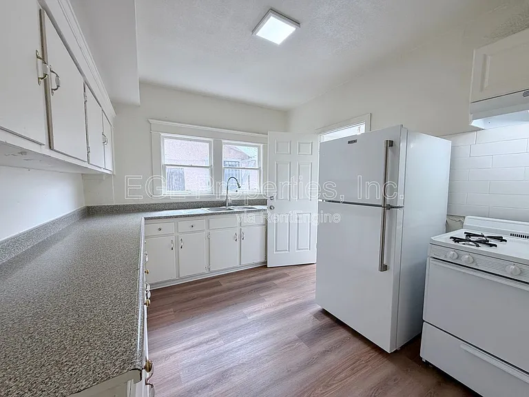 860 W 56th St — Photo 10