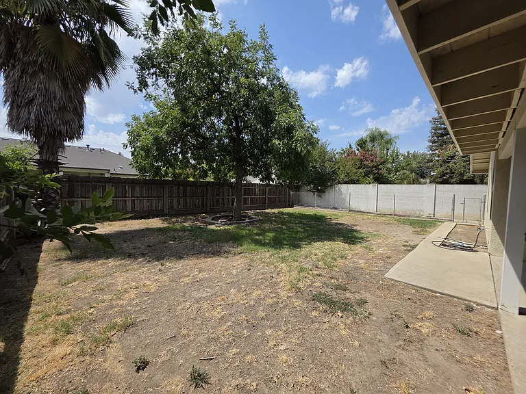 4027 W Tulare Ave — Photo 25