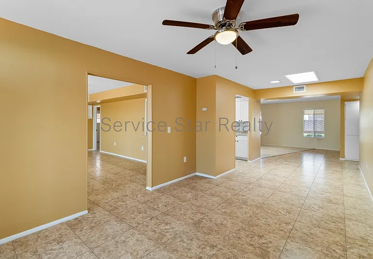 9425 W Rolling Hills Dr — Photo 8