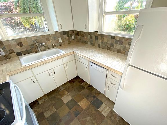 4th image of 1606-1612 NE 2nd Ct #1610