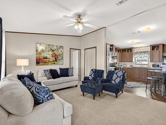 5th image of 701 Canal Dr