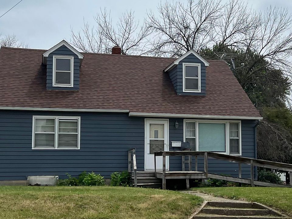 1st image of 332 S Linn Ave