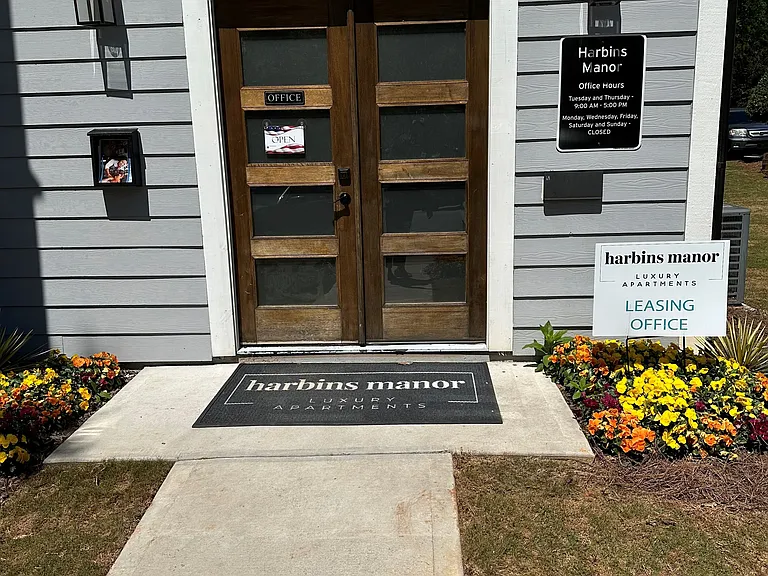 Harbins Manor — Photo 10