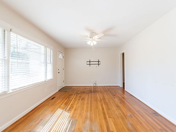 5th image of 808 W Park Ave