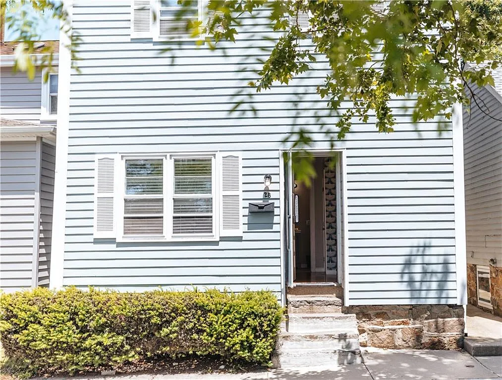 4 bed, 3.0 bath, 1300 sqft, $3,600 — Photo 2
