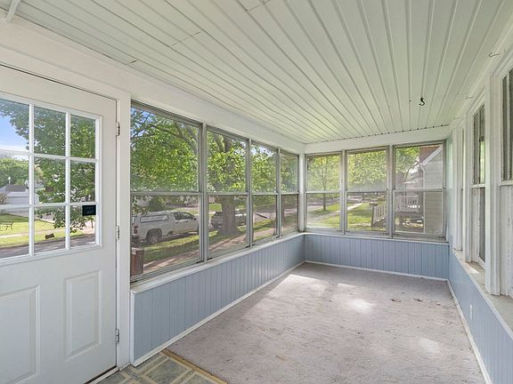 2nd image of 1717 Forest Ave