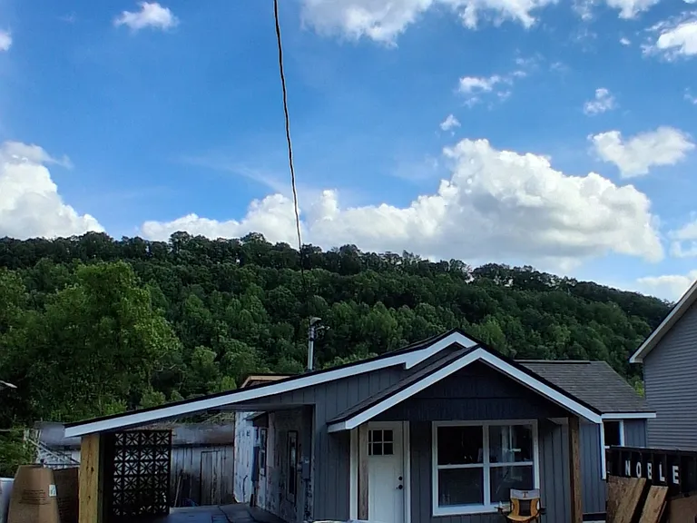 2906 Helen Dr — Photo 2
