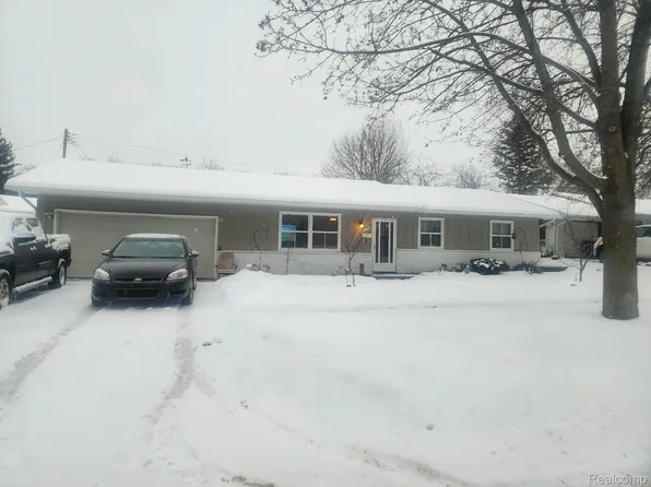 534 Mark Dr, Flushing, MI 48433