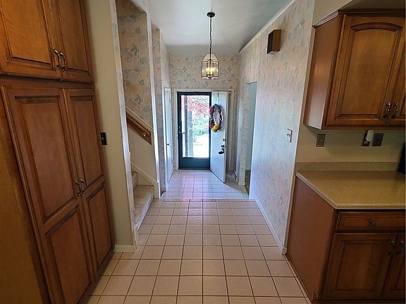 5th image of 106 Martha Dr