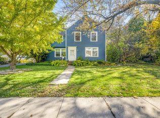615 Dean St, Woodstock, IL 60098