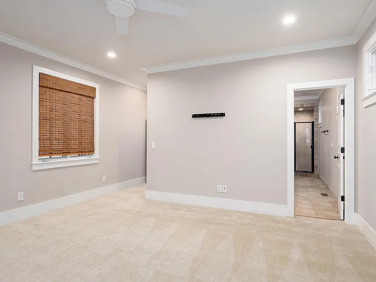 218 Hawthorn St — Photo 15