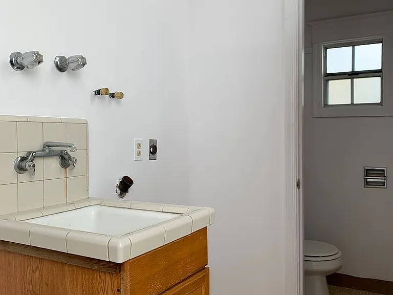 627 N Hill Pl — Photo 22