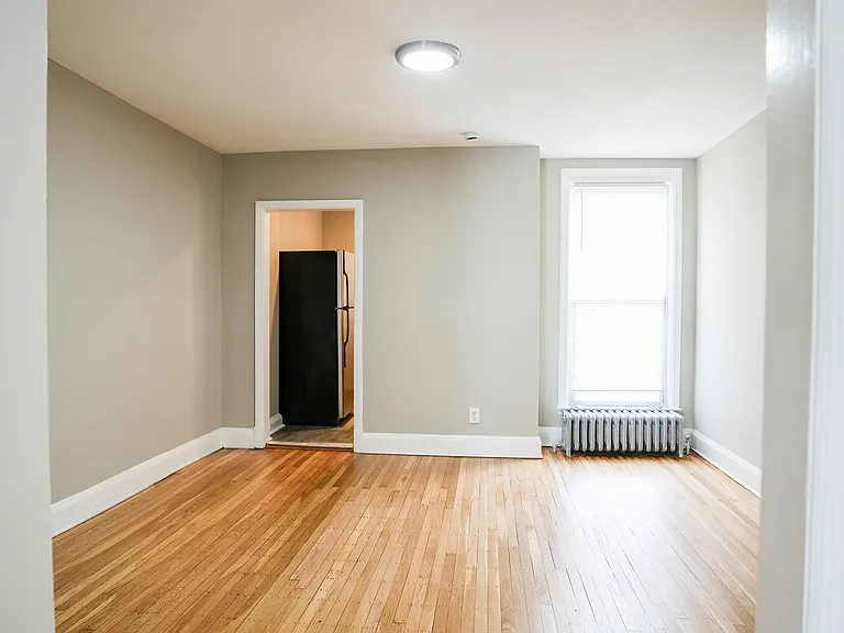 634 Willow Ave — Photo 4