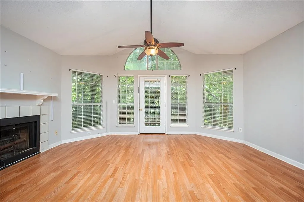 2 bed, 2.0 bath, 880 sqft, $1,900 — Photo 4