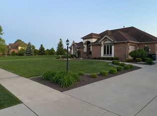 901 Alderbrook Ct, Crown Point, IN 46307