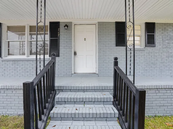 717 Dwain Dr, Fayetteville, NC 28305