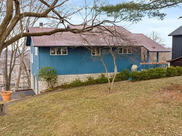 2307 Hillcrest Rd, Ashland, KY 41101