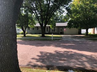 515 E 13th Ave, Mitchell, SD 57301