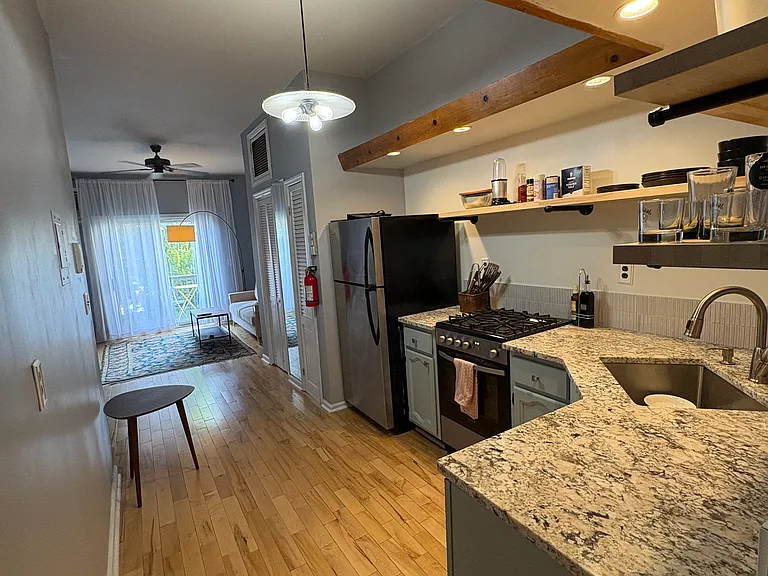 108 Thorne St #1R — Photo 4