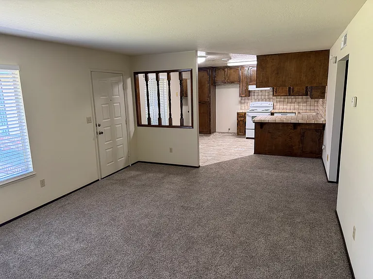 2116 Laurel Ave — Photo 2