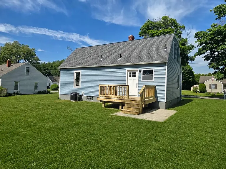 2210 Hampton Rd — Photo 3