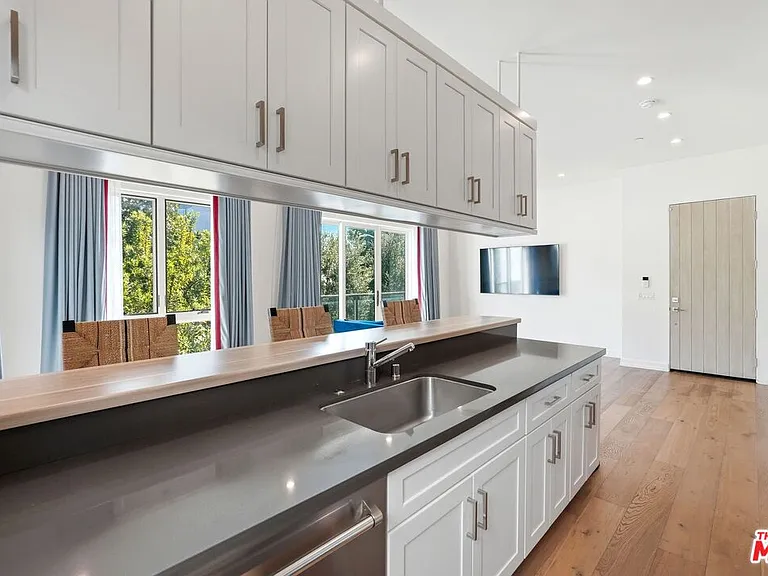 1041 N Spaulding Ave #203 — Photo 15