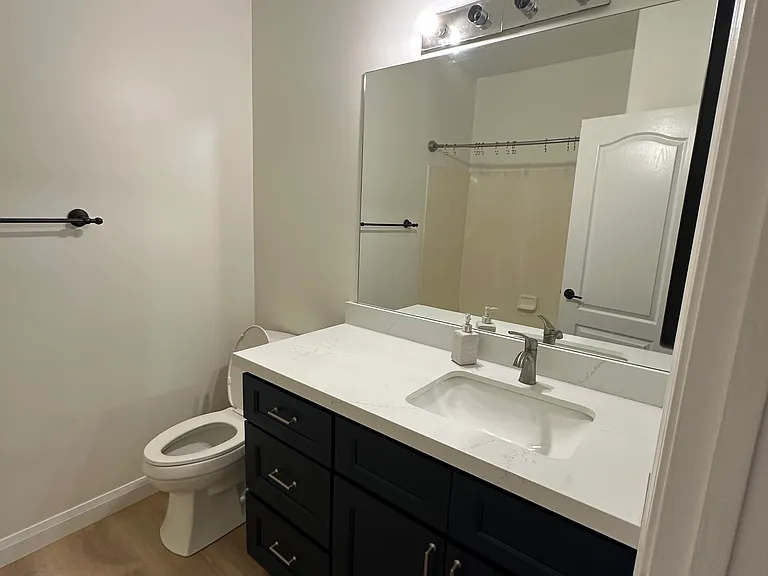 2530 E Menlo St — Photo 10