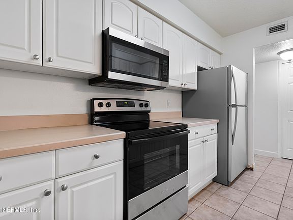 4th image of 1800 PARK Avenue #233