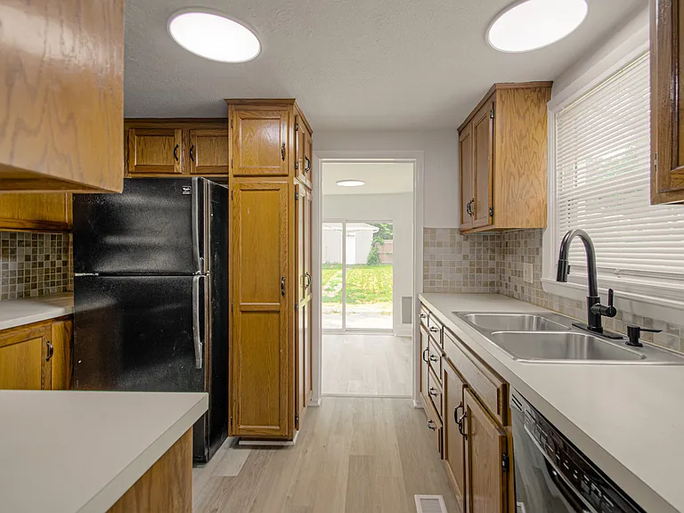 7800 Jefferson St — Photo 10