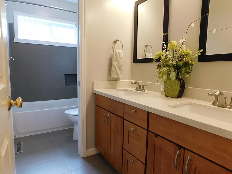 22934 SE 25th Pl — Photo 24