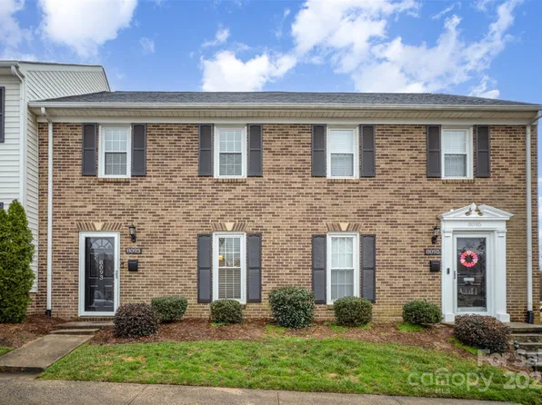 8093 Regent Park Ln, Charlotte, NC 28210