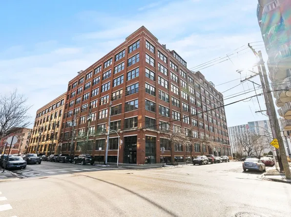 913 W Van Buren St APT 4A, Chicago, IL 60607