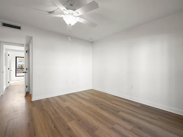 1 Windrush Blvd #19 — Photo 32