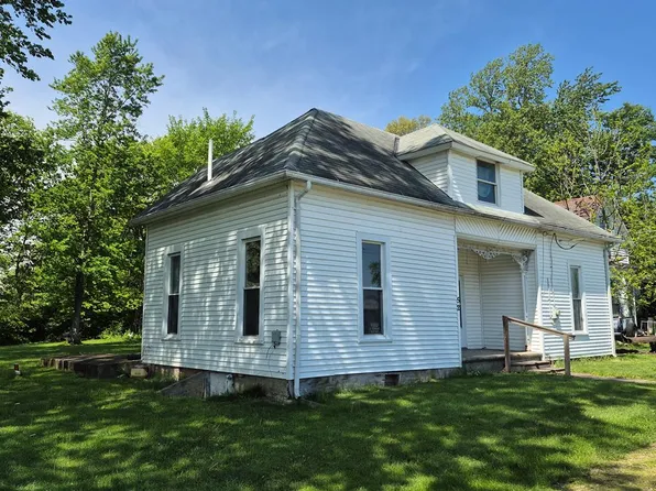 52 West St, Bloomingburg, OH 43106