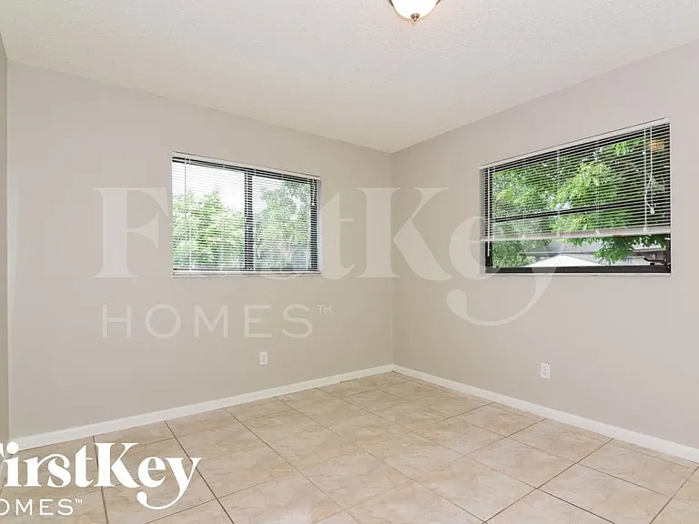 620 SE 29th St — Photo 12