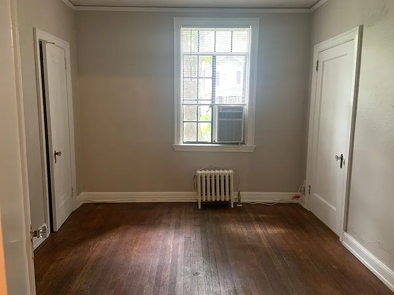 Winburn Court Apartments — Photo 14