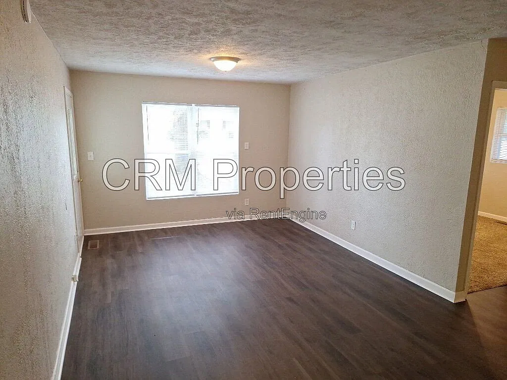 3 bed, 1.0 bath, 960 sqft, $1,200 — Photo 3