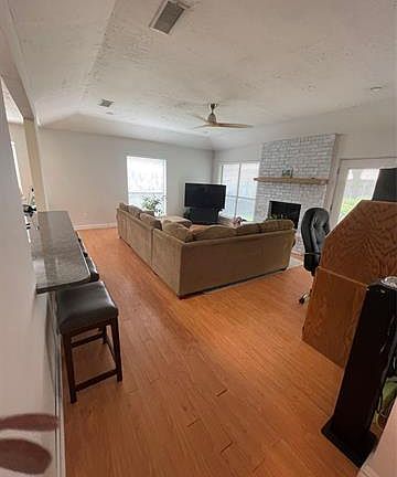 3rd image of 1124 Glyndon Dr