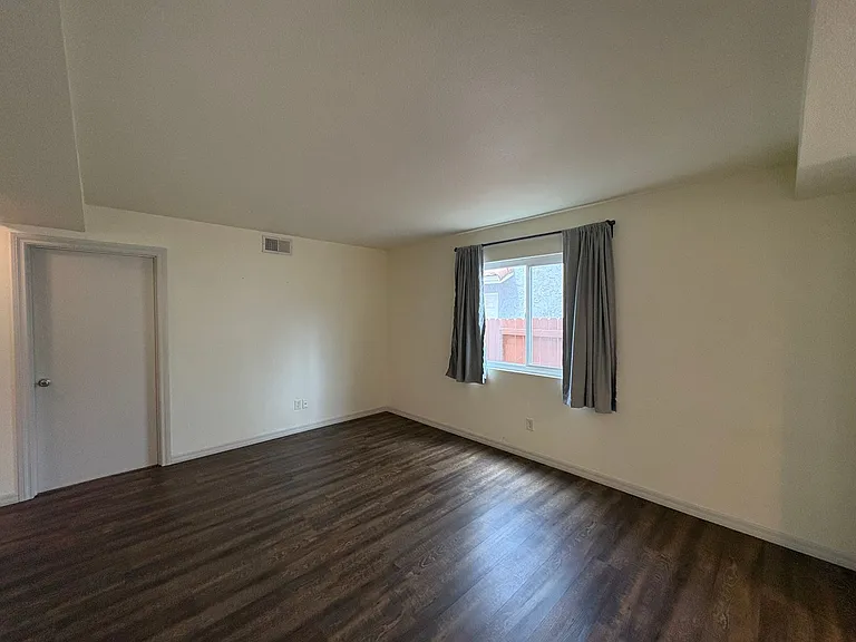 2104 N Mammoth Pl — Photo 12