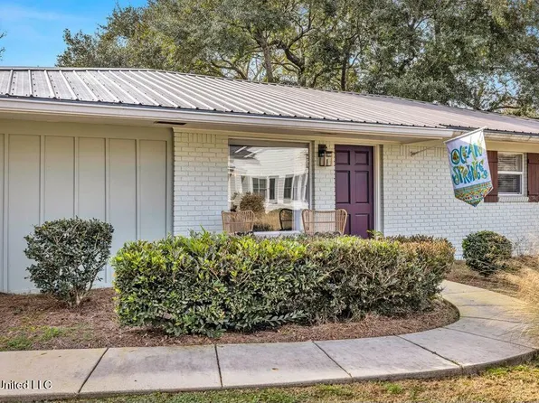 1502 Porter Ave, Ocean Springs, MS 39564