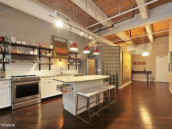 5th image of 1728 N Damen Ave APT 208