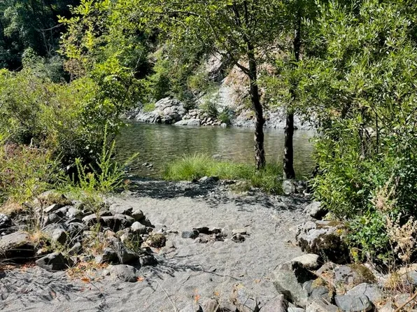 165 Azalea Ct, Gasquet, CA 95543