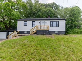 490 Bedford Rd SE, Brookfield, OH 44403