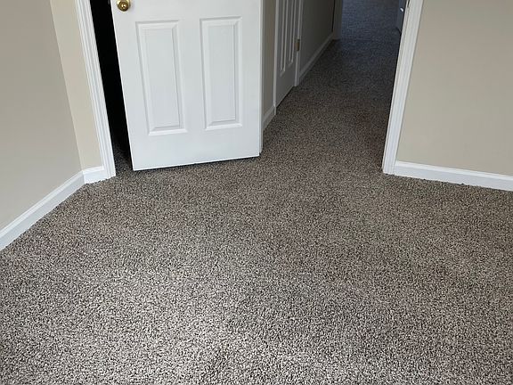 4th image of 36 Hampton Dr