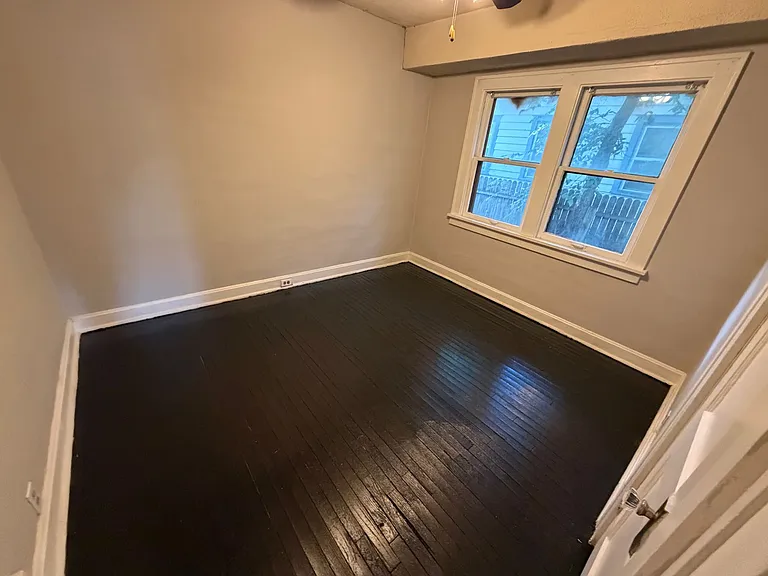 5839 Wabash Ave — Photo 2