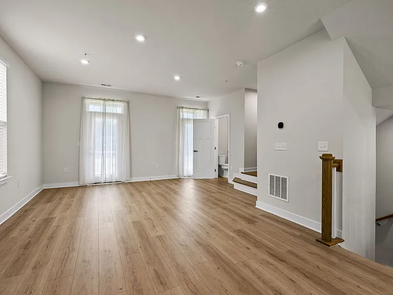 245 Climbing Ivy Cir — Photo 16