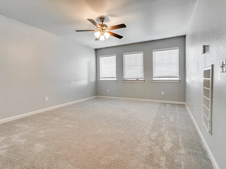 5616 Saint James Pl — Photo 40