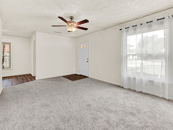 4th image of 2418 Centerville Rd