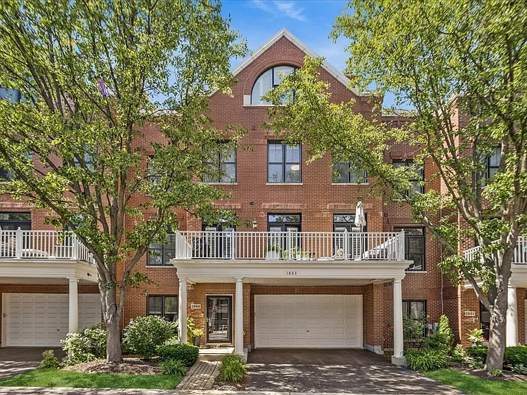 1863 Admiral Ct #1863 — Photo 1